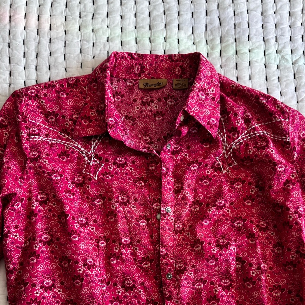 Wrangler Women’s Pink Floral Pearl Snap